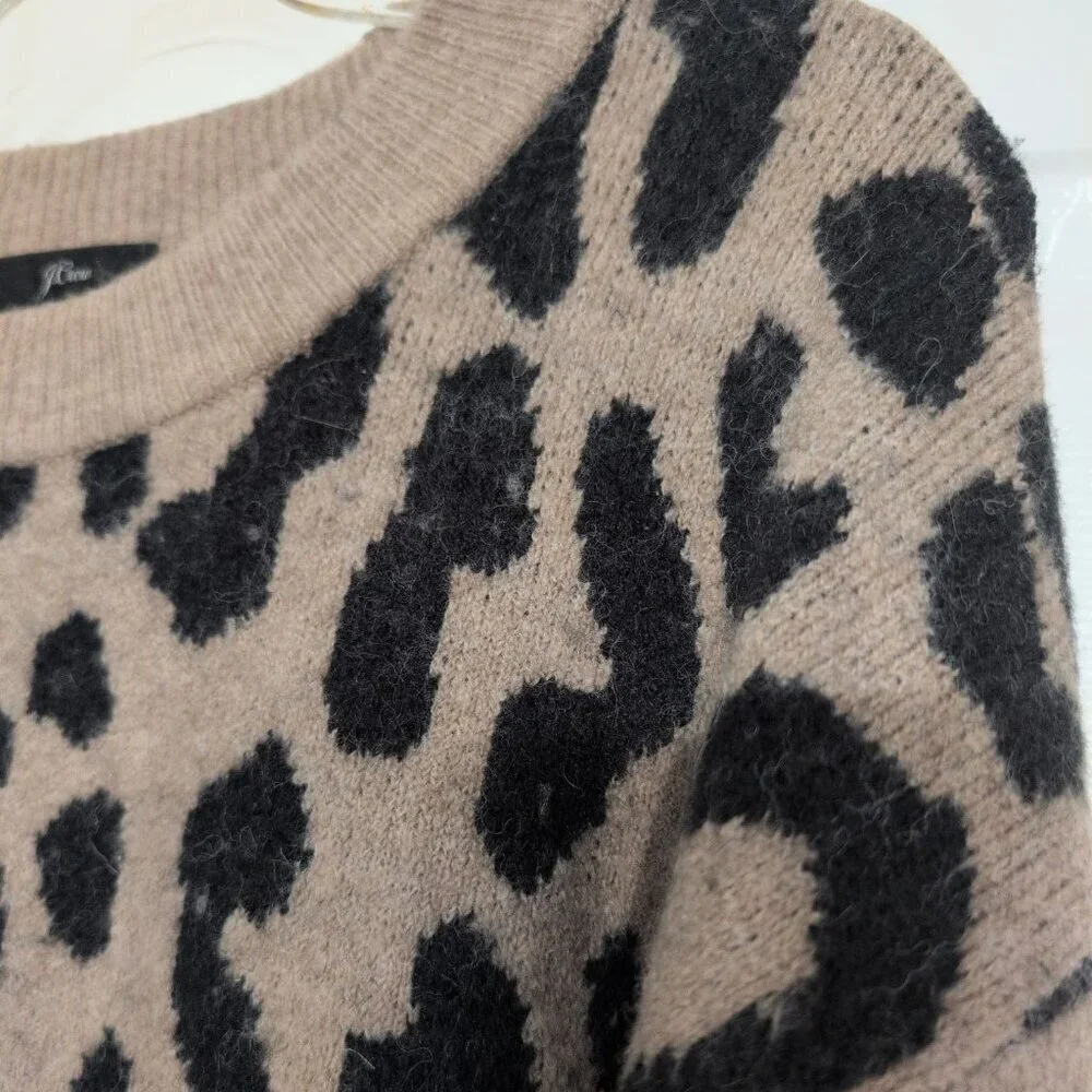 J Crew Leopard Sweater Womens Size Medium Beige Merino Wool Blend Crew Neck
